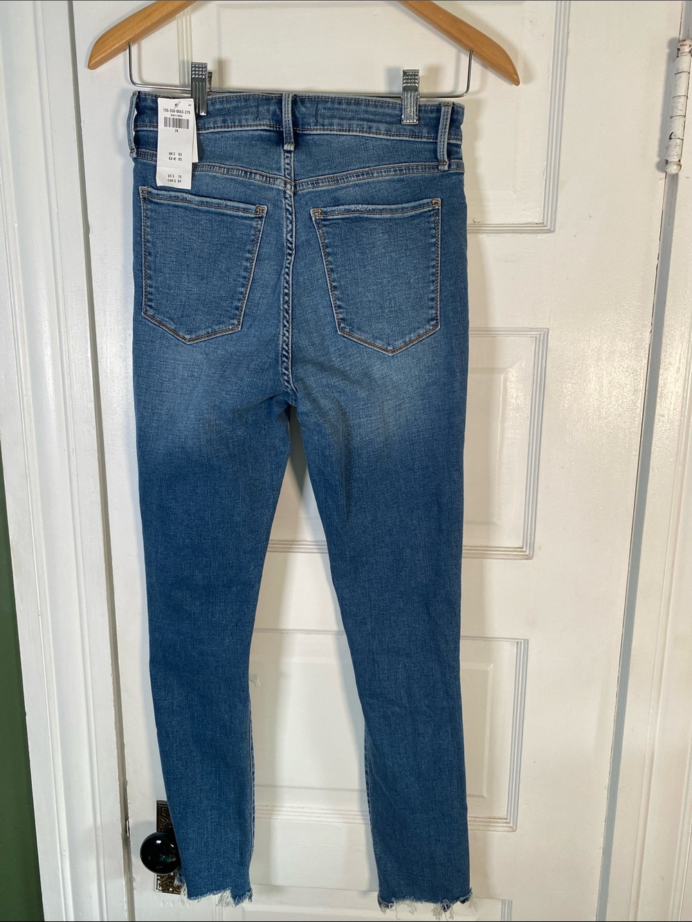 NWT Abercrombie & Fitch Medium Blue Distressed Skinny high rise Jeans 28 6r - Picture 3 of 4